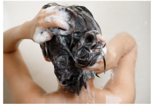 come lavare bene i capelli partendo dal cuoio capelluto